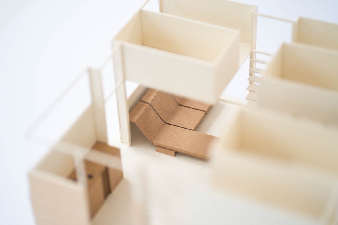 Abschlussmodell mit Raum für 3 Personen + Küche und Bad auf 30m2 von Simon Schüler